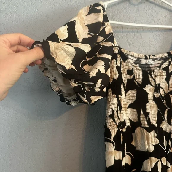 Maurice’s puff sleeve smocked floral dress - Picture 3 of 4